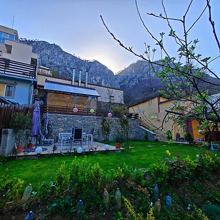 Casa Miclau Gazde/Camere de închiriat *