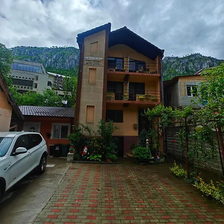 Gazde/Camere de închiriat Casa Miclau *
